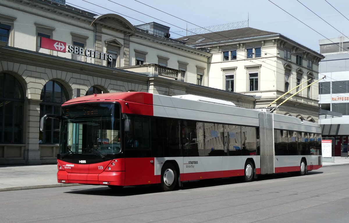 (286'001) - SW Winterthur - Nr. 119 - Hess/Hess Gelenktrolleybus am 6. April 2026 beim Hauptbahnhof Winterthur