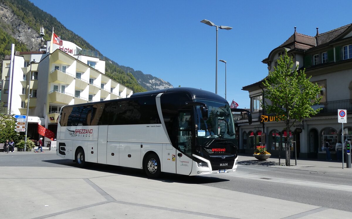 (286'339) - Aus Italien: Spezzano, Verona - FW-239 LF - MAN am 24. April 2026 beim Bahnhof Interlaken West