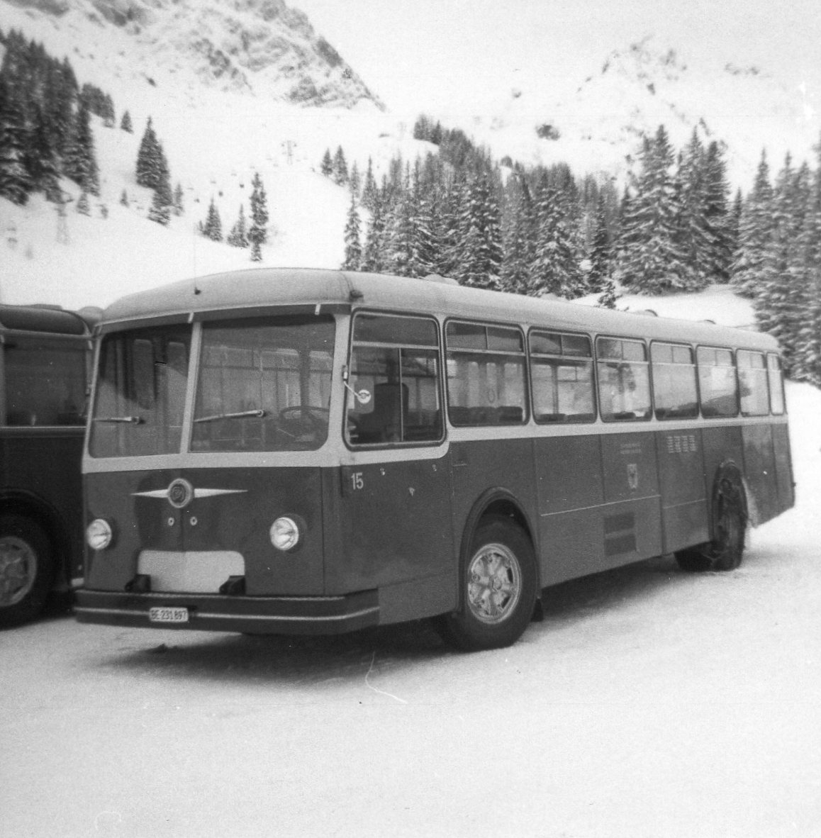 (8-04) - Aus dem Archiv: AFA Adelboden - Nr. 15/BE 231'897 - FBW/R&J (ex Morattel, Sdeilles; ex P 25'504) im Mrz 1988 in Adelboden, Geils