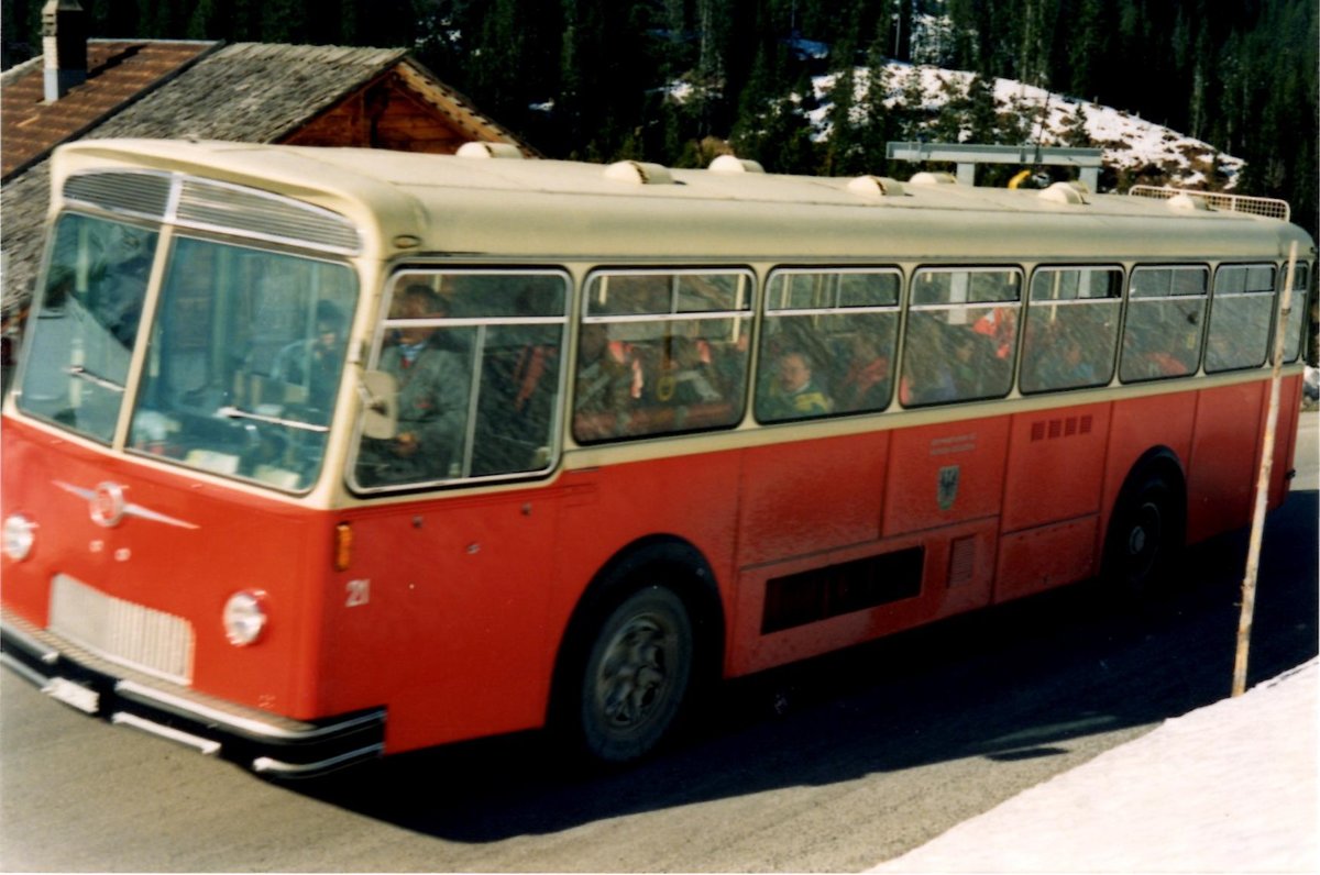 (AA 05) - Aus dem Archiv: AFA Adelboden - Nr. 21/BE 345'173 - FBW/Tscher (ex P 25'508) am 25. Februar 1990 in Adelboden, Geilsstrasse