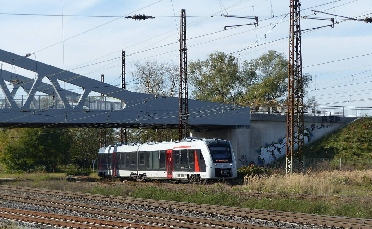 abellio 1648 435-3 als RB 80557 von Karsdorf nach Naumburg (S) Ost, am 25.10.2022 bei der Einfahrt in Naumburg (S) Hbf.