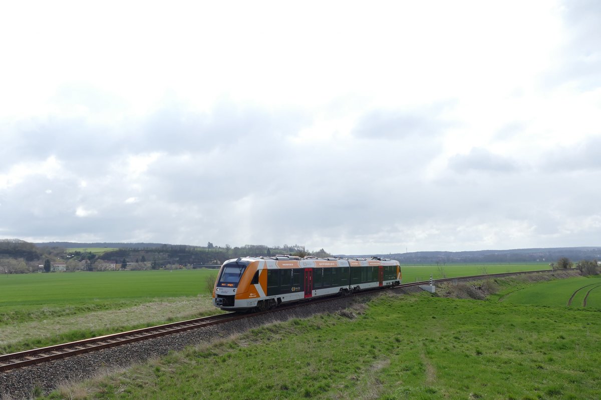 abellio 1648 916 als RB 80552 von Naumburg Ost nach Wangen, am 08.04.2021 bei Kleinjena. (Foto: Wolfgang Krolop)