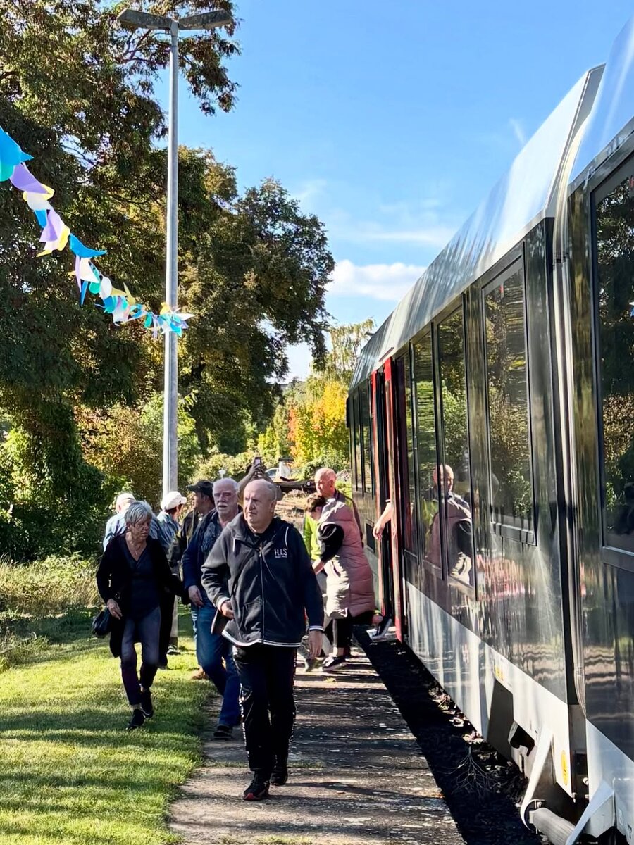 Am 03.10.2025 wurde in Roleben das 20. Unstrutbahnfest und das 20-jhrige Bestehen der IG Unstrutbahn e.V. gefeiert. (Foto: Philipp Spannemann)