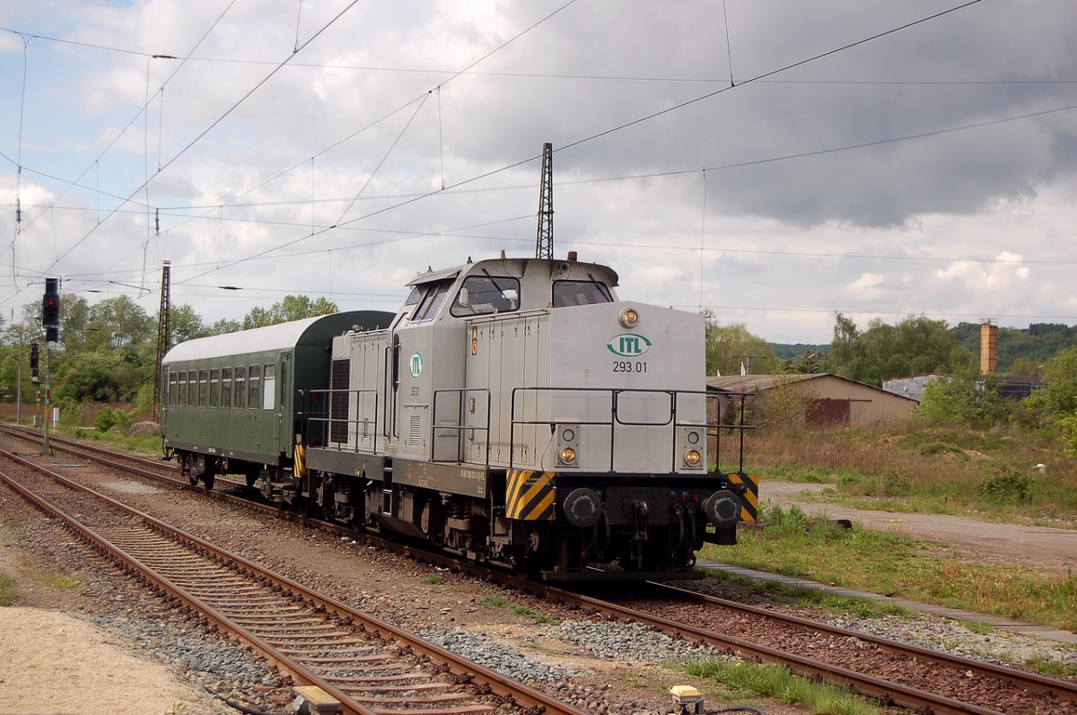 Am 07.05.2014 holte die ITL 293.01 einen Bghw Wagen aus Karsdorf, um ihn nach Dresden zu bringen. Hier fotografiert in Naumburg Hbf. (Foto: dampflok015)