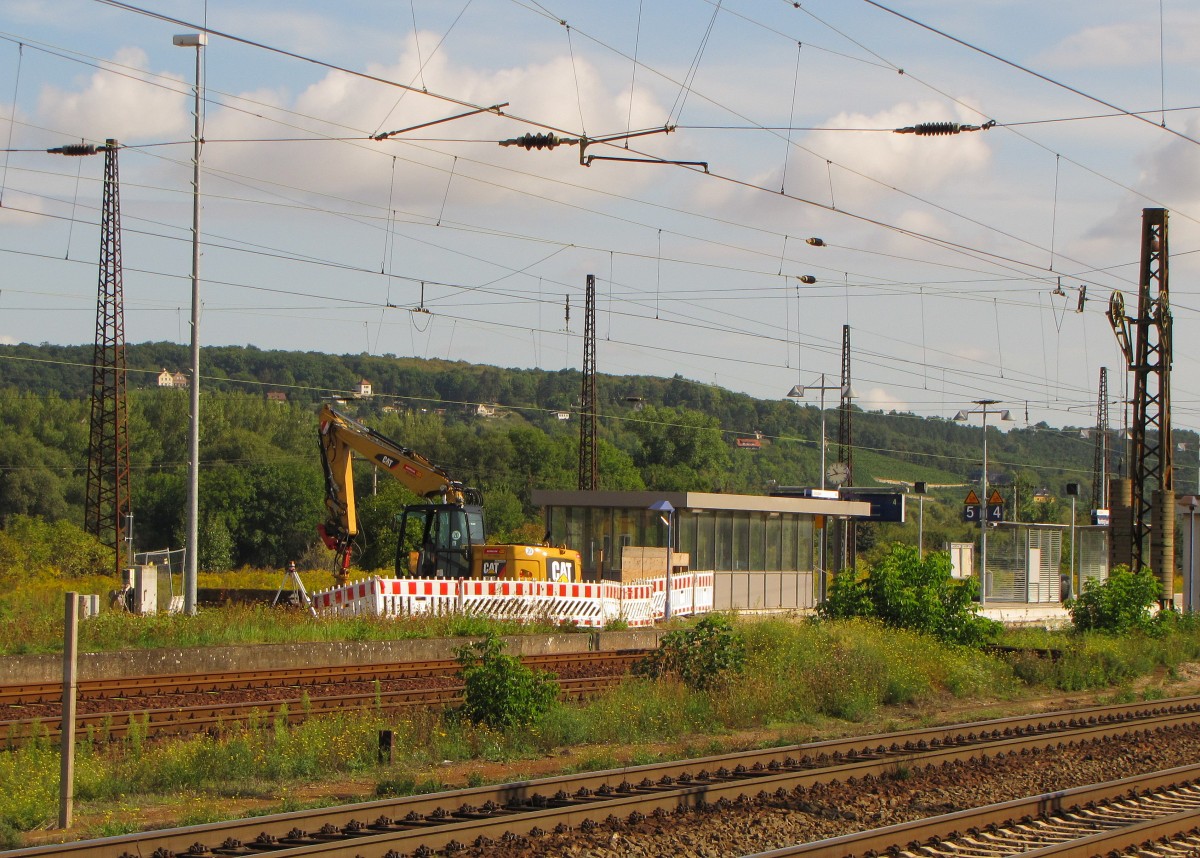 Am 08.09.2015 fanden vermutlich Bauarbeiten für den Bau eines Fahrstuhls am Bahnsteig 4 und 5 in Naumburg Hbf statt. Dies würde dann auch einen behindertengerechten Zugang zu den Zügen der Burgenlandbahn ermöglichen.