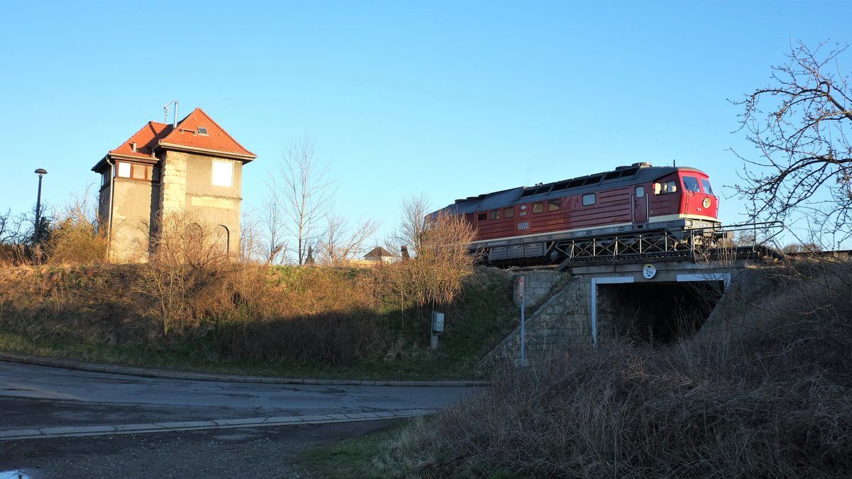 Am Morgen des 05.04..2018 war die EBS 132 293-2 in Laucha als Tfzf unterwegs in Richtung Naumburg. (Foto: H. Kern)