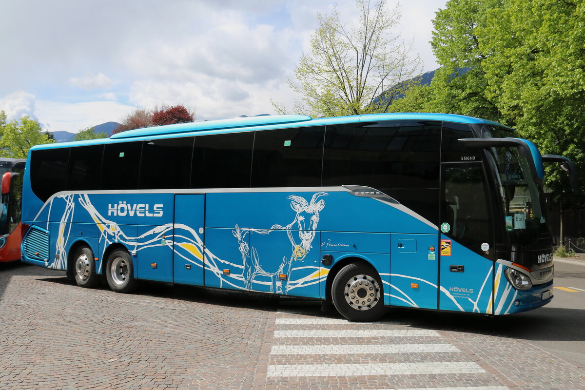 Aus Deutschland: Hvels, Tacherting - TS-VA 1064 - Setra S 516 HD am 20. April 2024 in Meran (Aufnahme: Martin Beyer)