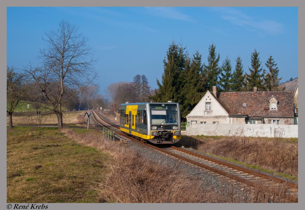 Burgenladnbahn 672 914 als RB 34870 von Naumburg Ost nach Wangen, am 19.02.2015 in Balgstädt. (Foto: René Krebs)