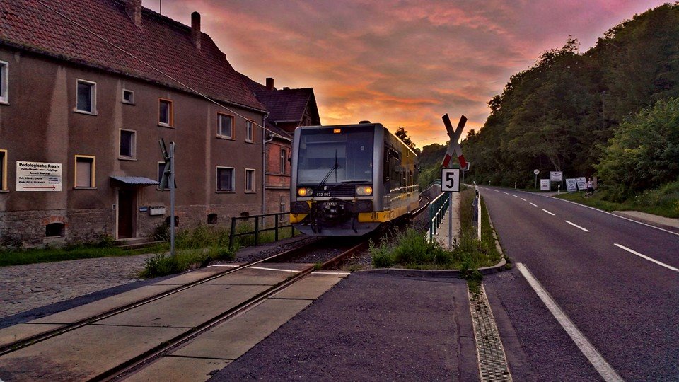 Burgenlandbahn 672 903 als RB 34891 von Nebra nach Naumburg Hbf, am 03.06.2014 an der Grabenmühle in Reinsdorf (b Nebra). (Foto: Mirko Küster)