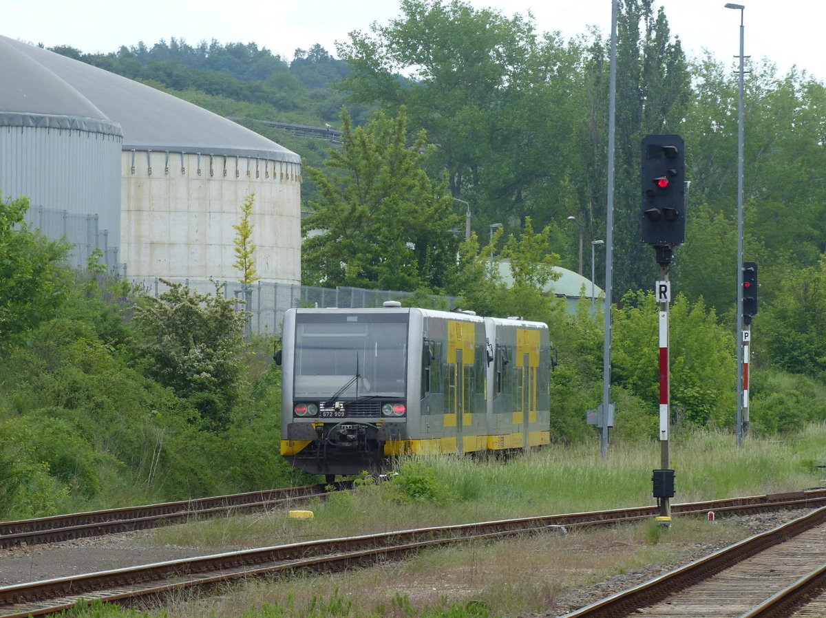 Burgenlandbahn 672 909 + 672 913 kamen am 21.05.2017 aus dem Anschluss des Zementwerk Karsdorf in den ehem. Bahnhof Karsdorf gefahren.