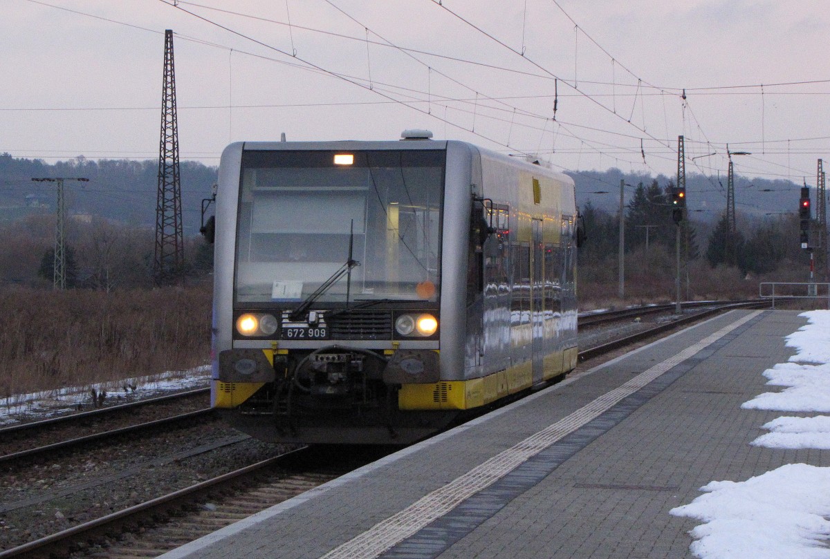 Burgenlandbahn 672 909 als RB 34882 von Naumburg Ost nach Wangen, am 23.01.2016 in Naumburg Hbf.