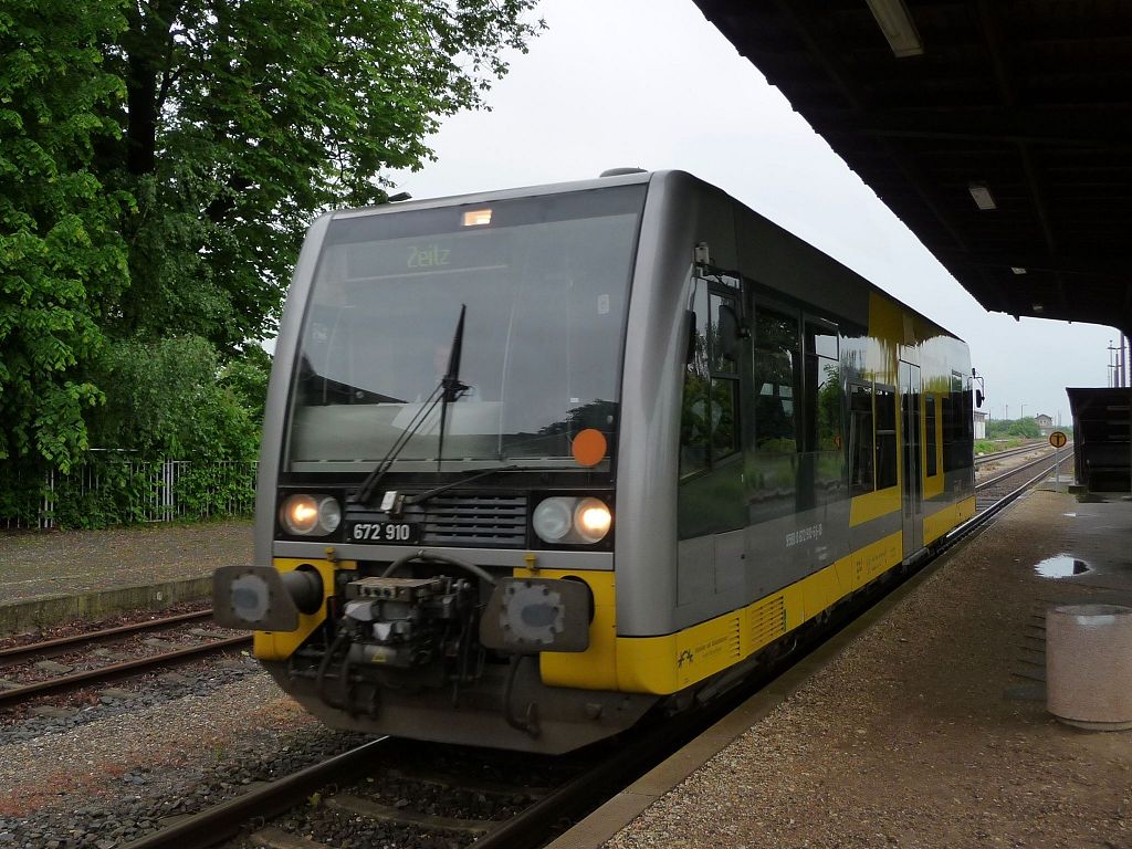Burgenlandbahn 672 910 als RB nach Zeitz, am 01.06.2010 in Teuchern. (Foto: Ralf Kuke)