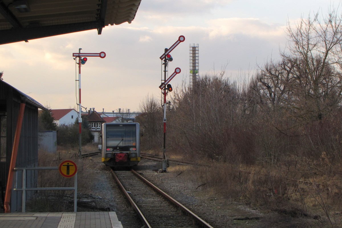 Burgenlandbahn 672 911 als RB 34882 von Naumburg Ost nach Wangen, am 28.02.2015 bei der Ausfahrt in Laucha.