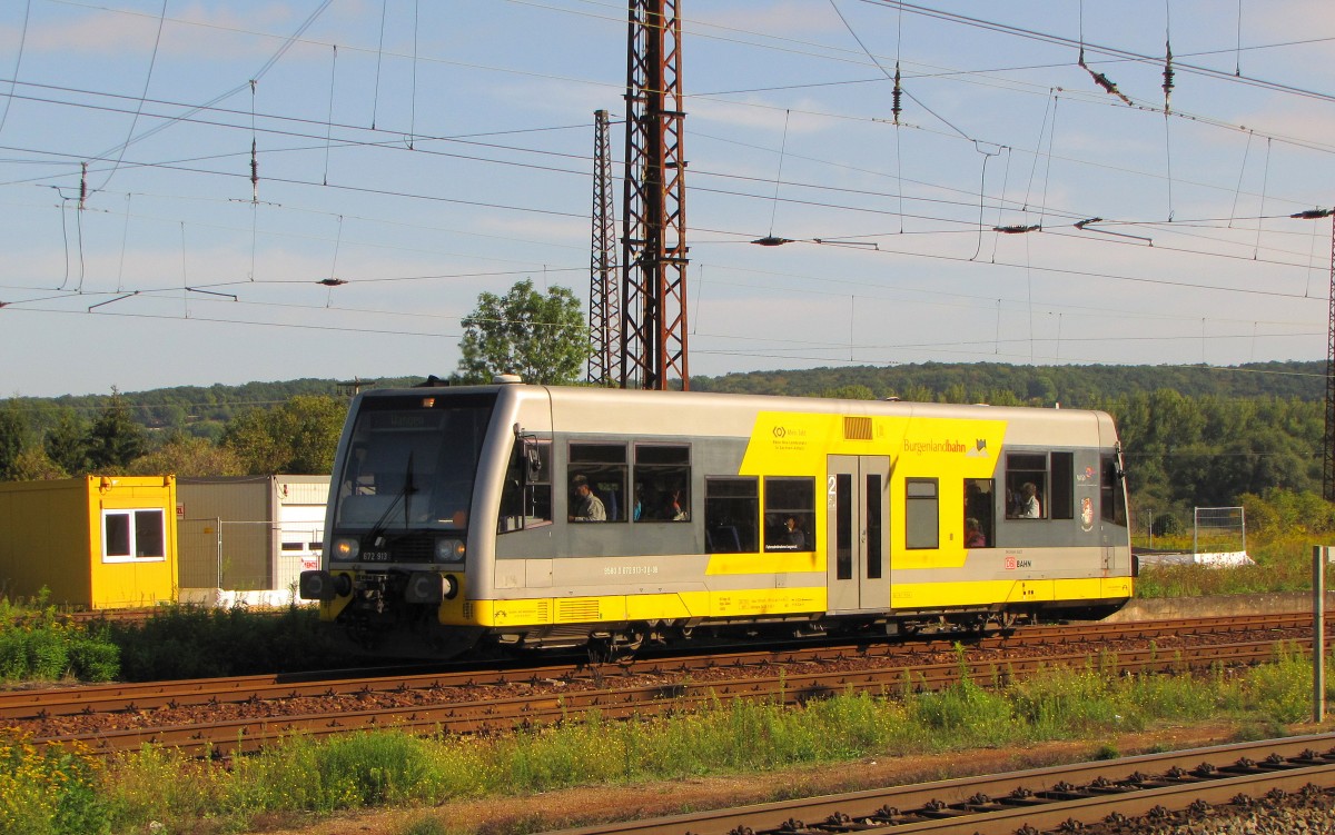 Burgenlandbahn 672 913 als RB 34870 von Naumburg Ost nach Wangen, am 08.09.2015 bei der Ausfahrt in Naumburg Hbf.