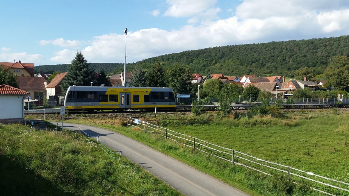Burgenlandbahn 672 914 als RB nach Naumburg Ost, am 28.08.2017 am Hp Wangen. (Foto: Lars Wassermann)