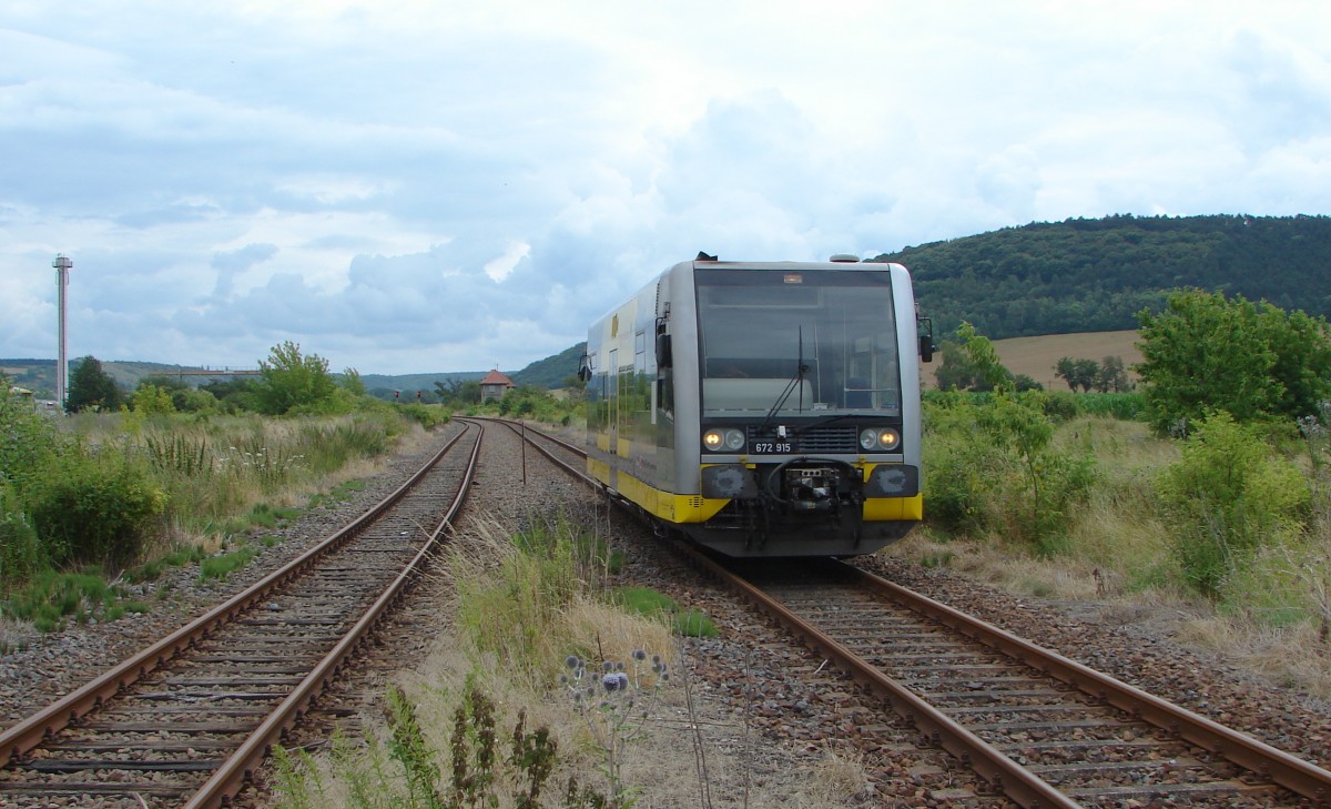 Burgenlandbahn 672 915 als RB 25974 von Naumburg Ost nach Wangen, am 12.07.2009 in Laucha. (Foto: Dieter Thomas)