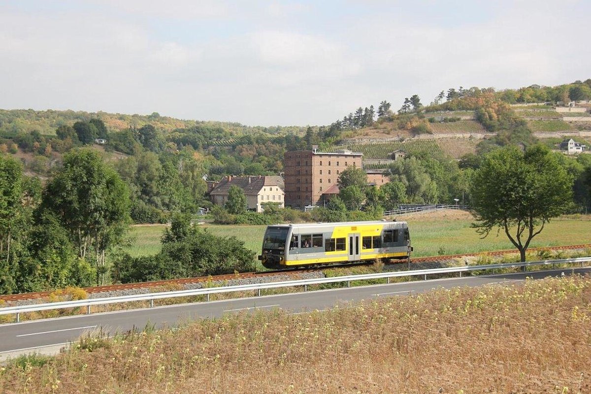 Burgenlandbahn 672 916 als RB 26871 von Wangen nach Naumburg Ost, am 20.08.2018 bei Balgstädt. (Foto: Wolfgang Krolop)