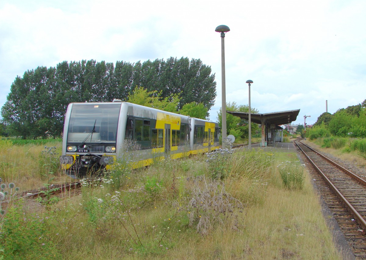 Burgenlandbahn 672 918 +  672 904 als RB 25879 von Wangen nach Naumburg Ost, am 12.07.2009 bei der Ausfahrt in Laucha. (Foto: Dieter Thomas)