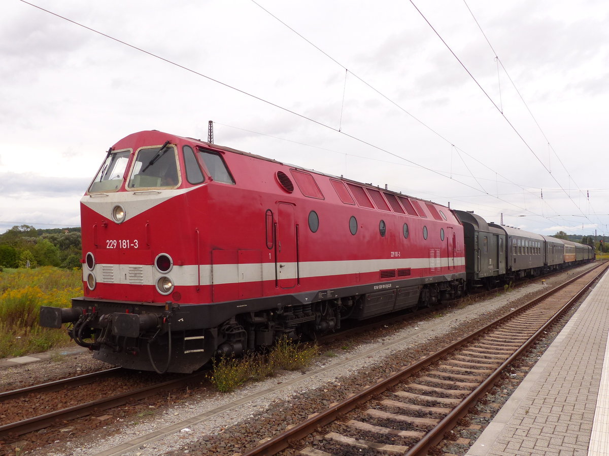 CLR 229 181-3 mit dem DLr 24892 nach Laucha, am 09.09.2017 in Naumburg Hbf.