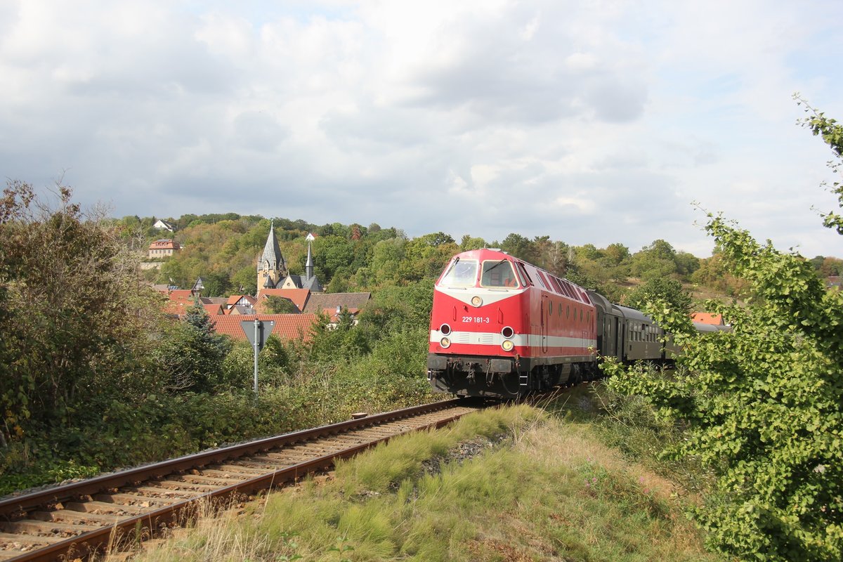 CLR 229 181-3 mit dem DLr 80789 von Karsdorf in die Abstellung nach Naumburg Hbf, am 07.09.2019 in Roßbach. (Foto: Wolfgang Krolop)