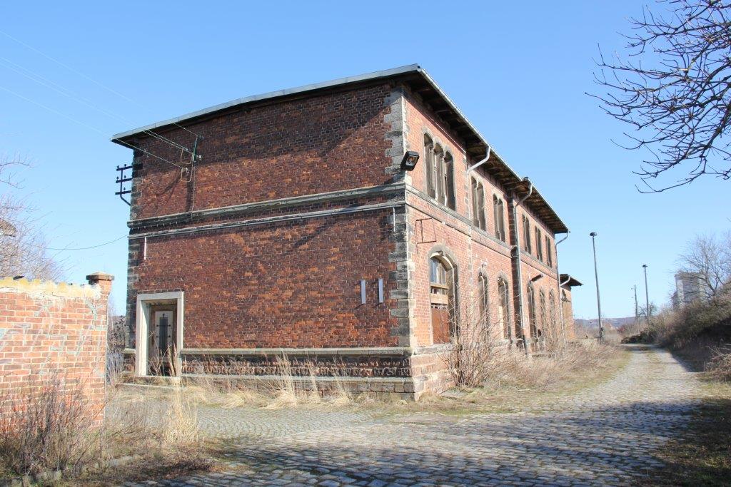 Das Bahnhofsgebäude vom ehemaligen Bahnhof Vitzenburg am 23.02.2014. (Foto: Wolfgang Krolop)