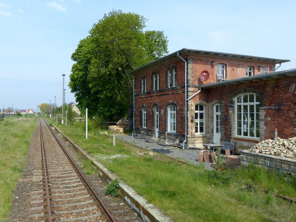 Das Bahnhofsgebäude in Gehofen am 01.05.2016. (Foto: Ralf Kuke)
