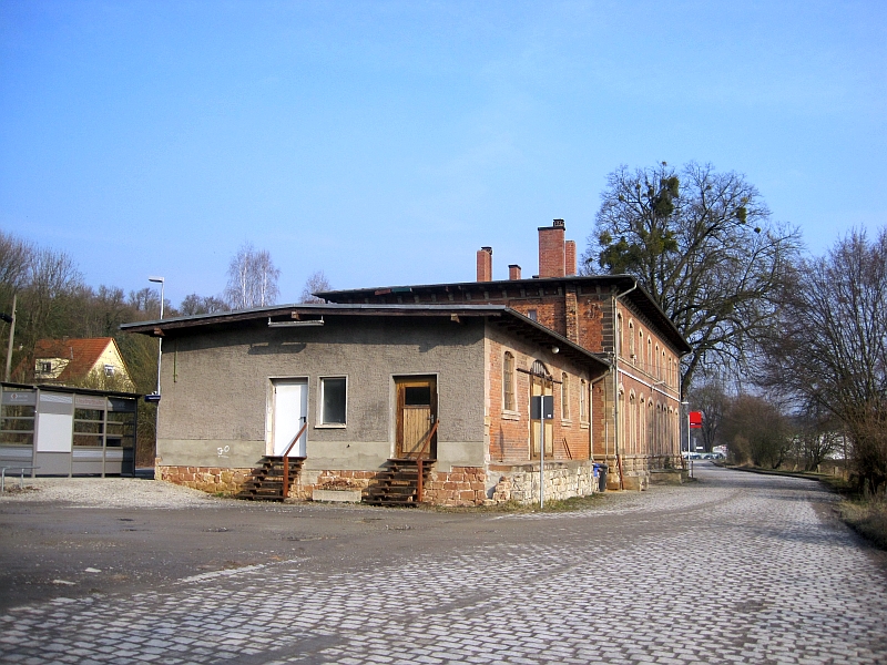 Das Bahnhofsgebäude in Nebra am 16.03.2015. (Foto: Tobias Döpfner)