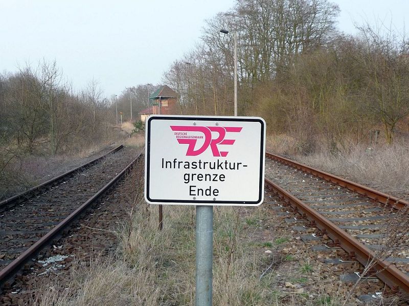 Das Ende der DRE Infrastrukturgrenze, am 04.04.2009 im Bahnhof Nebra. (Foto: Ralf Kuke)