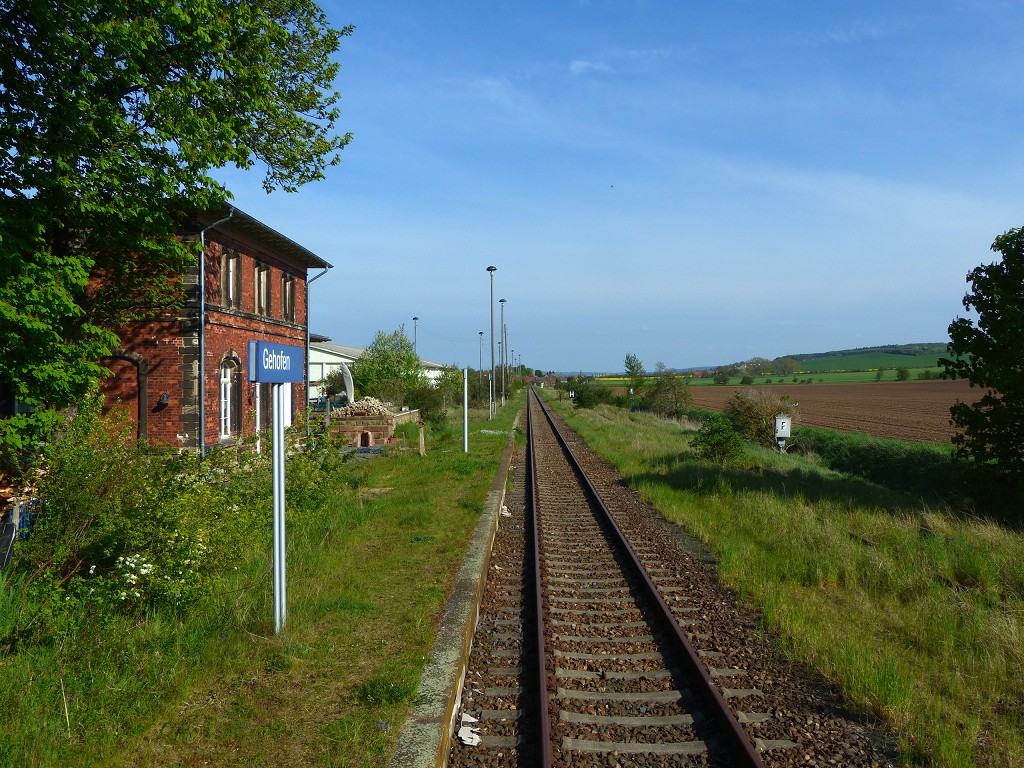 Das Unstrutbahngleis im Bahnhof Gehofen, am 01.05.2016. (Foto: Ralf Kuke)