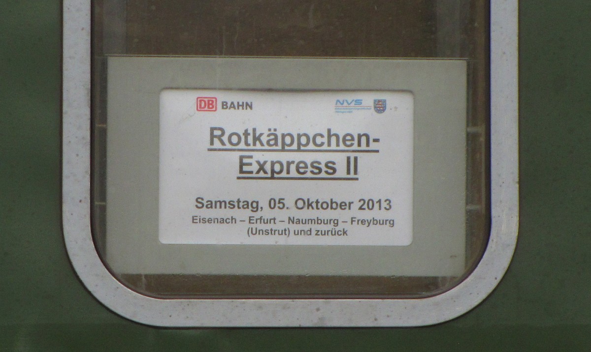 Das Zuglaufschild vom  Rotkppchen-Express II , fotografiert am 05.10.2013 in Karsdorf.