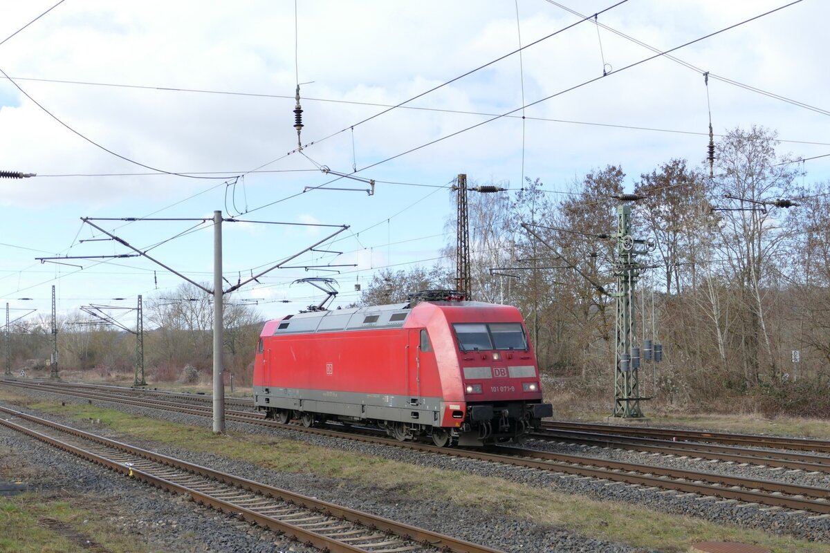 DB 101 071-9 als Tfzf Richtung Weißenfels, am 27.02.2023 in Naumburg (S) Hbf. (Foto: Wolfgang Krolop)