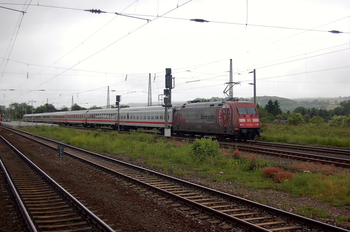 DB 101 110-5 mit dem IC 2207 von Berlin Gesundbrunnen nach München Hbf, am 28.05.2014 bei der Durchfahrt in Naumburg Hbf. (Foto: dampflok015)