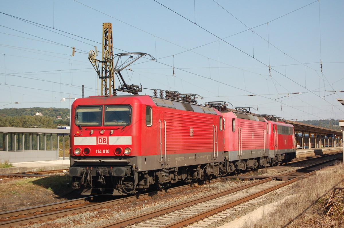 DB 114 010-2 + 143 133-7 + 111 195-4 als Lokzug Richtung Bad Ksen, am 02.10.2013 in Naumburg Hbf. (Foto: dampflok015)