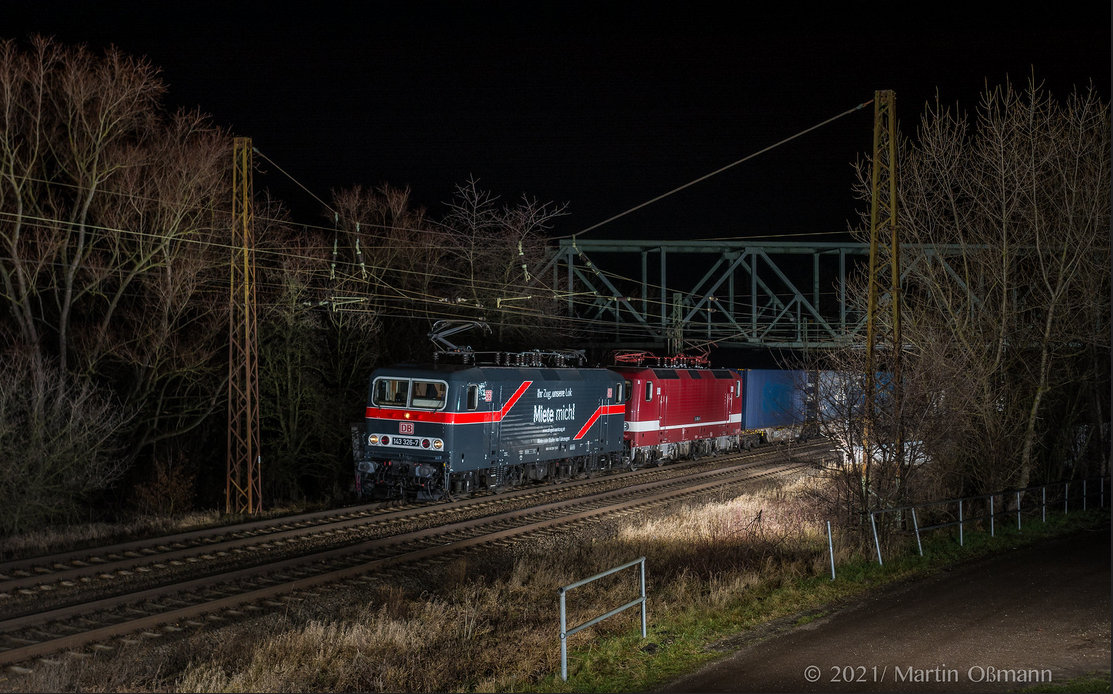 DB 143 326 + DR 143 864 mit dem DGS 59784 von Frankfurt (Oder) nach Nürnberg-Hafen, am 01.01.2021 in Naumburg Hbf.