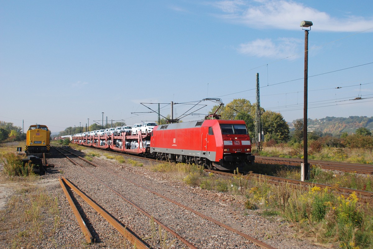 DB 152 163-2 mit einem gemischten Güterzug Richtung Großkorbetha, am 03.10.2015 in Naumburg Hbf. (Foto: Marco Zergiebel)