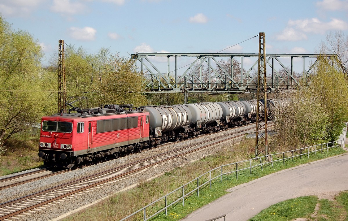 DB 155 036-7 mit Kesselwagen Richtung Bad Ksen, am 16.04.2014 in Naumburg Hbf. (Foto: dampflok015)