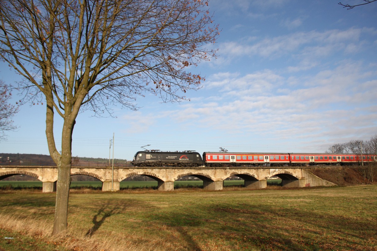 DB 182 599-1 mit der RB 16317 von Eisenach nach Halle (S) Hbf, am 27.11.2015 in Naumburg Henne. (Foto: Jens-Peter Ruske)