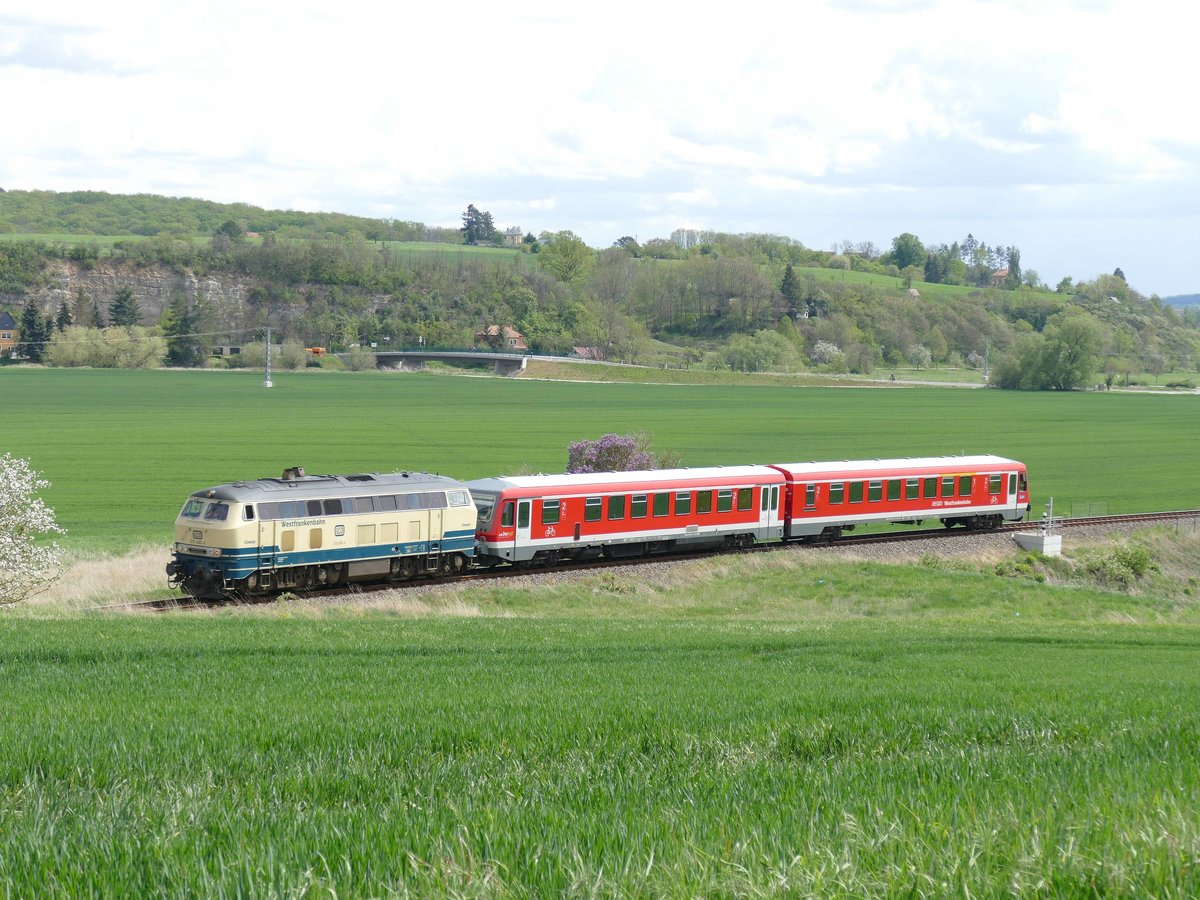 DB 218 460-4  Conny  von der Westfrankenbahn brachte am 29.04.2020 den DB 628 644 ins Stillstandsmanagement nach Karsdorf und ist hier bei Kleinjena zusehen. (Foto: Wolfgang Krolop)