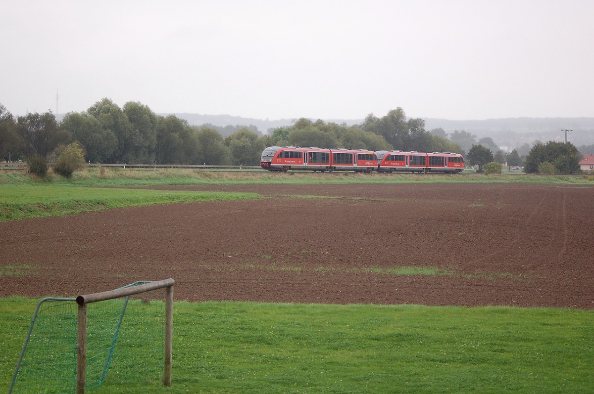 DB 642 195 + 642 724 als RB 34878 von Naumburg Ost nach Nebra, am 14.09.2014 in Kleinjena. (Foto: dampflok015)