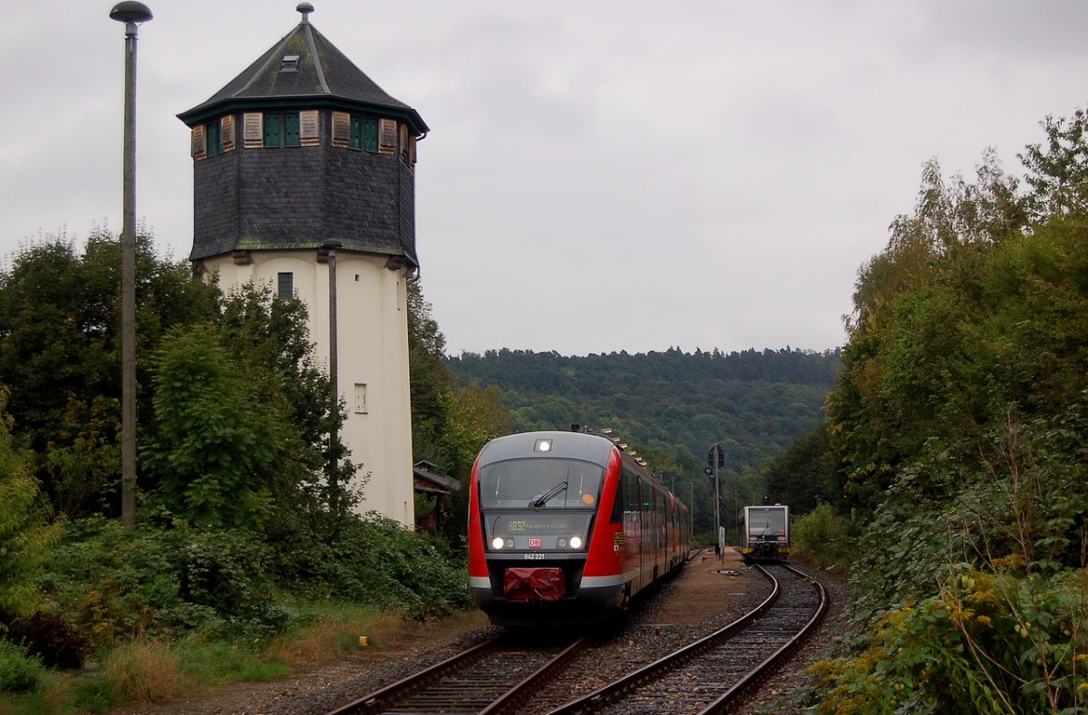 DB 642 221 + 642 719 als RB 348883 nach Naumburg Ost, am 14.09.2014 bei der Ausfahrt in Nebra. (Foto: dampflok015)