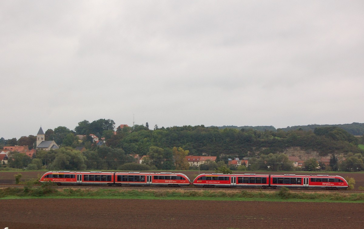 DB 642 719 + 642 221 als RB 34876 von Naumburg Ost nach Nebra, am 14.09.2014 bei Kleinjena. (Foto: dampflok015)