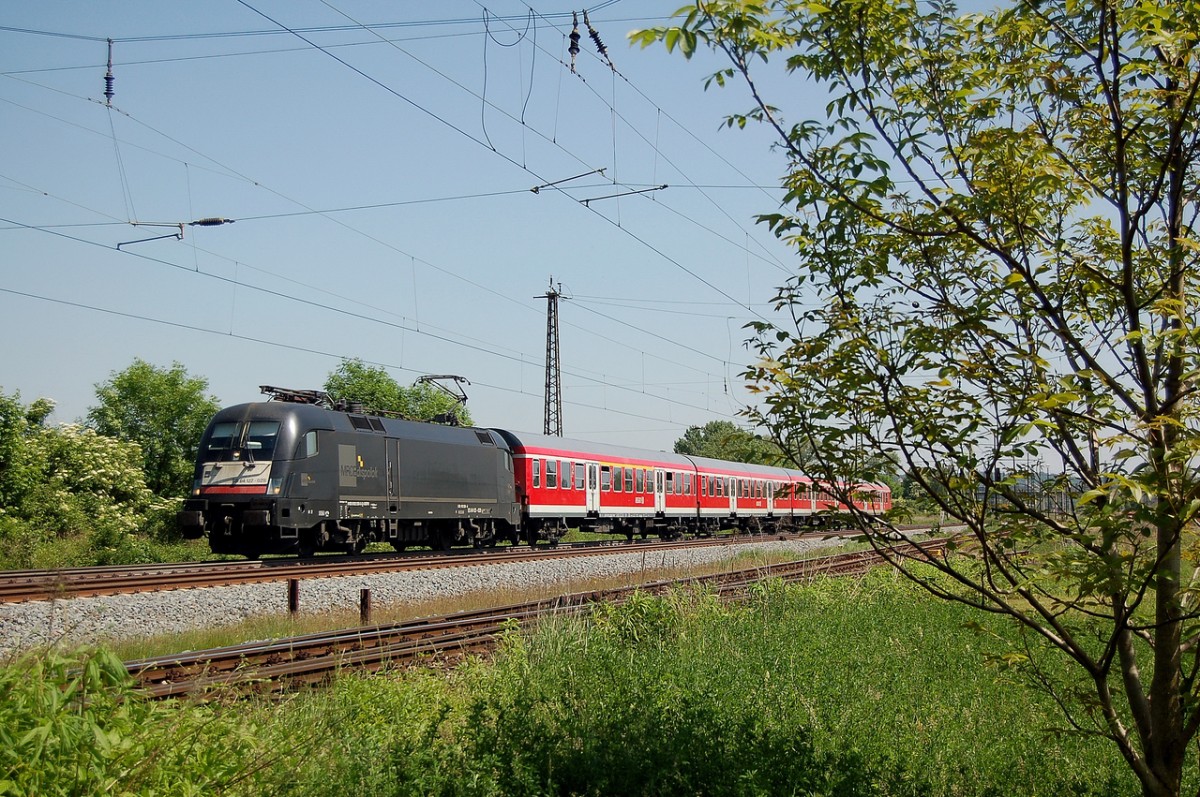 DB ES 64 U2-028 mit der RB 16316 von Halle (S) Hbf nach Apolda, am 22.05.2014 bei der Ausfahrt in Naumburg Hbf. (Foto: dampflok015)
