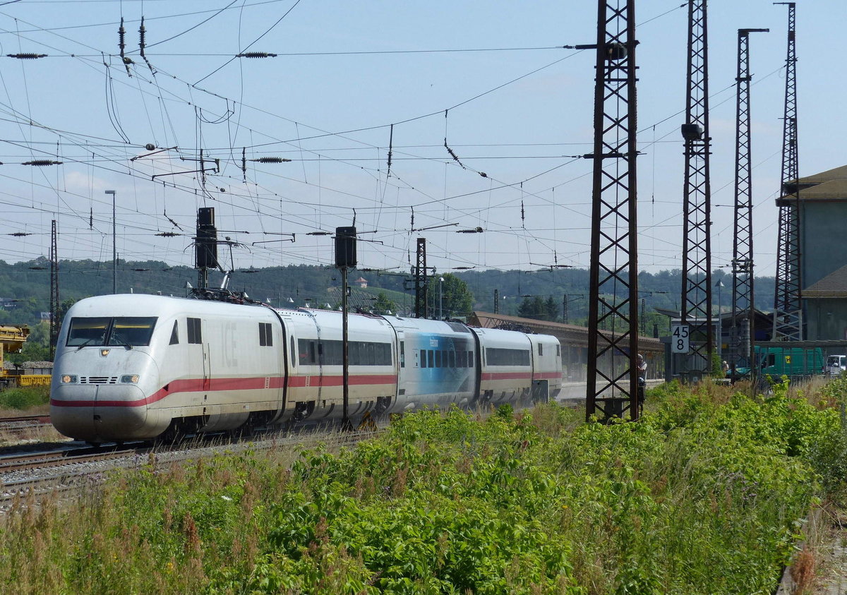 DB Systemtechnik 410 102-8 mit dem D-SIEAG 93 80 5 811 101-5 #Seeitnovo als LPFT-A 92981 von Berlin-Rummelsburg nach München Milbertshofen, am 28.06.2019 in Naumburg (S) Hbf. 