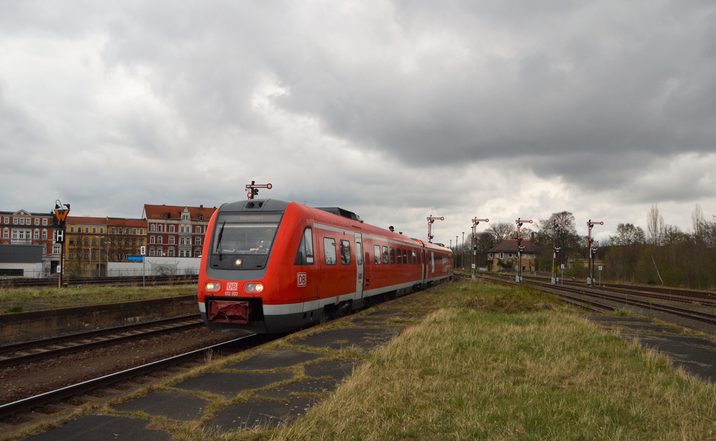 DB Systemtechnik 612 902 von Minden nach Leipzig Hbf, via Helmstedt, Halle (Saale), Zeitz, Gera, Gößnitz und Chemnitz, am 12.04.2021 in Zeitz.