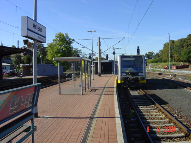 Der Bahnsteig 3 in Artern am 08.09.2004. (Foto: Carsten Klinger)