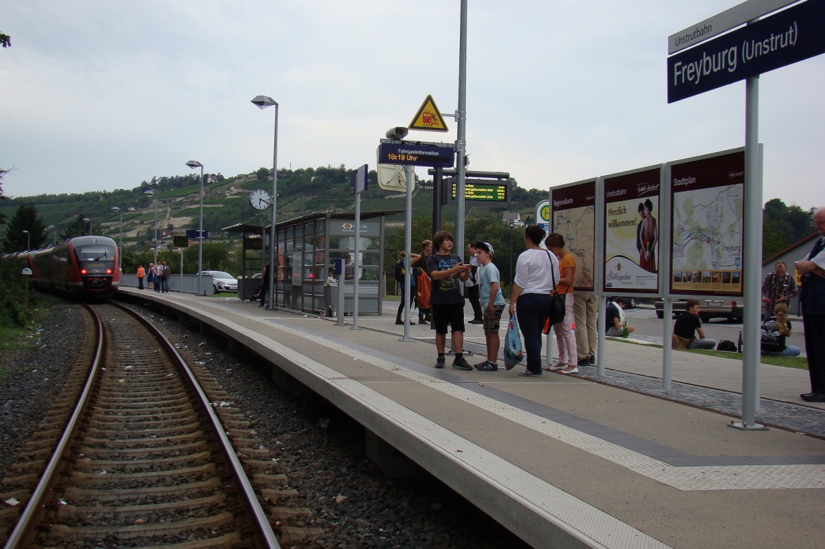 Der Bahnsteig vom Haltepunkt in Freyburg am 13.09.2015. (Foto: Günther Göbel)