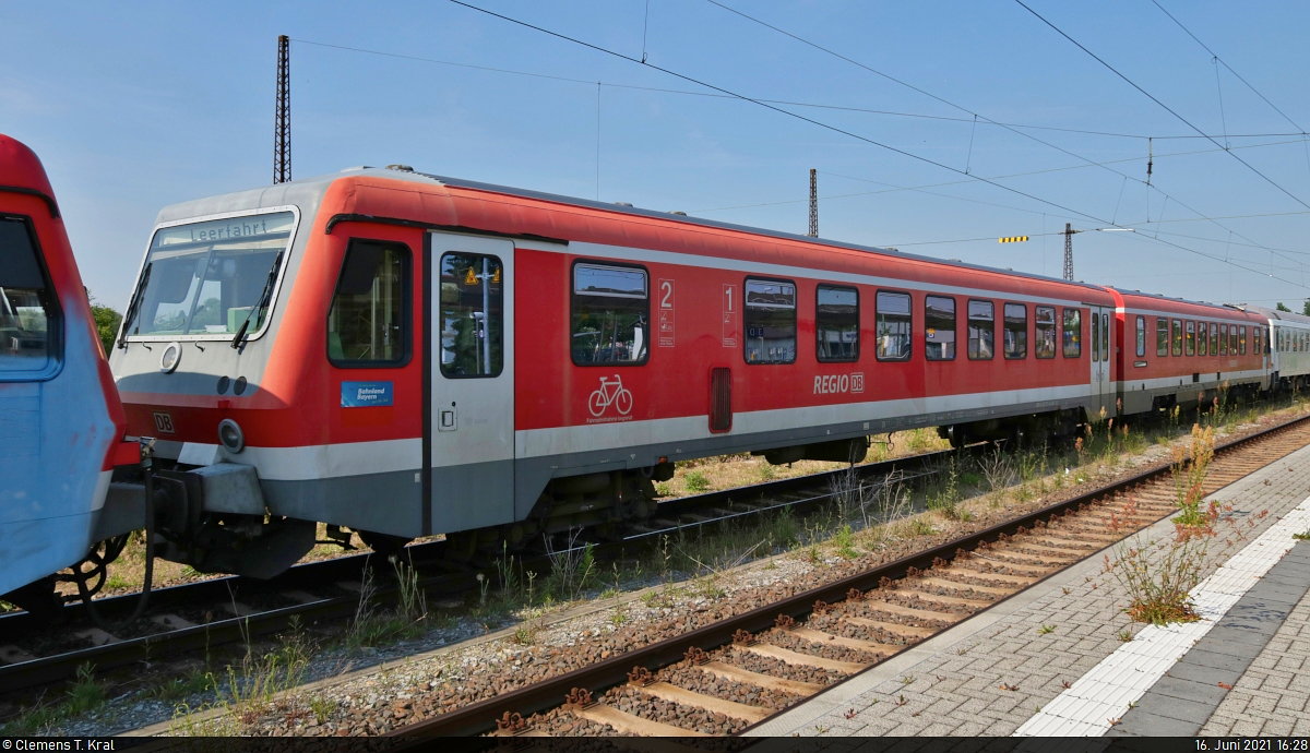 Der DB 628 573-7 wurde am 16.06.2021 von der Norddeutschen Eisenbahngesellschaft vom DB Stillstandsmanagement in Karsdorf nach Niebüll überführt und steht hier in Naumburg Hbf. (Foto: Clemens Kral)
