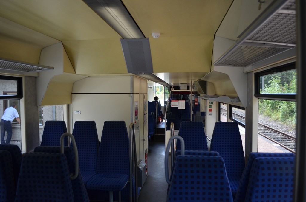 Der Innenraum des Burgenlandbahn 672 911 am 19.08.2014 in Naumburg Ost. (Foto: Traugott Wembske)