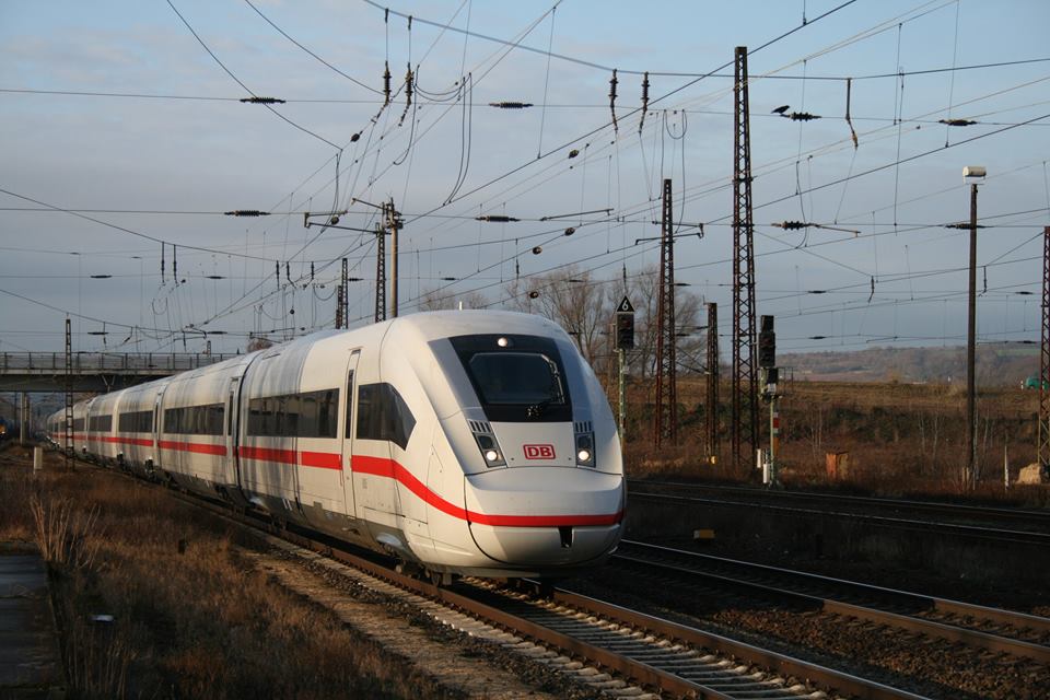 Der Triebzug 9005, ein neuer ICE 4 der BR 412, auf Probefahrt in Richtung Berlin, am 26.01.2016 in Naumburg Hbf. (Foto: Harry Bähring)