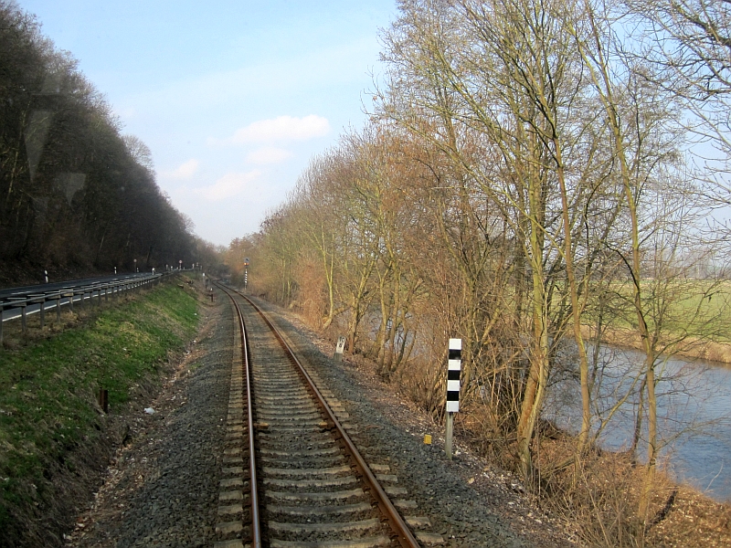 Der Unstrutbahn-Kilometer 10,8 am 16.03.2015 zwischen Balgstädt und Laucha. (Foto: Tobias Döpfner, www.bahnreiseberichte.de)